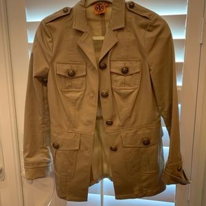 Never worn, flattering khaki jacket w/fitted waist